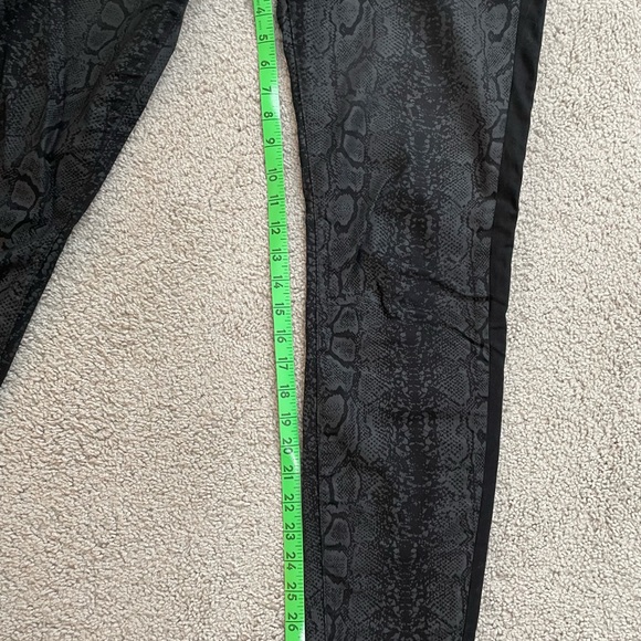 Lucky brand snakeskin print black jeans - Picture 9 of 10